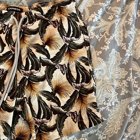 Express swim trunks for men (Size M) - Picture 3 of 9